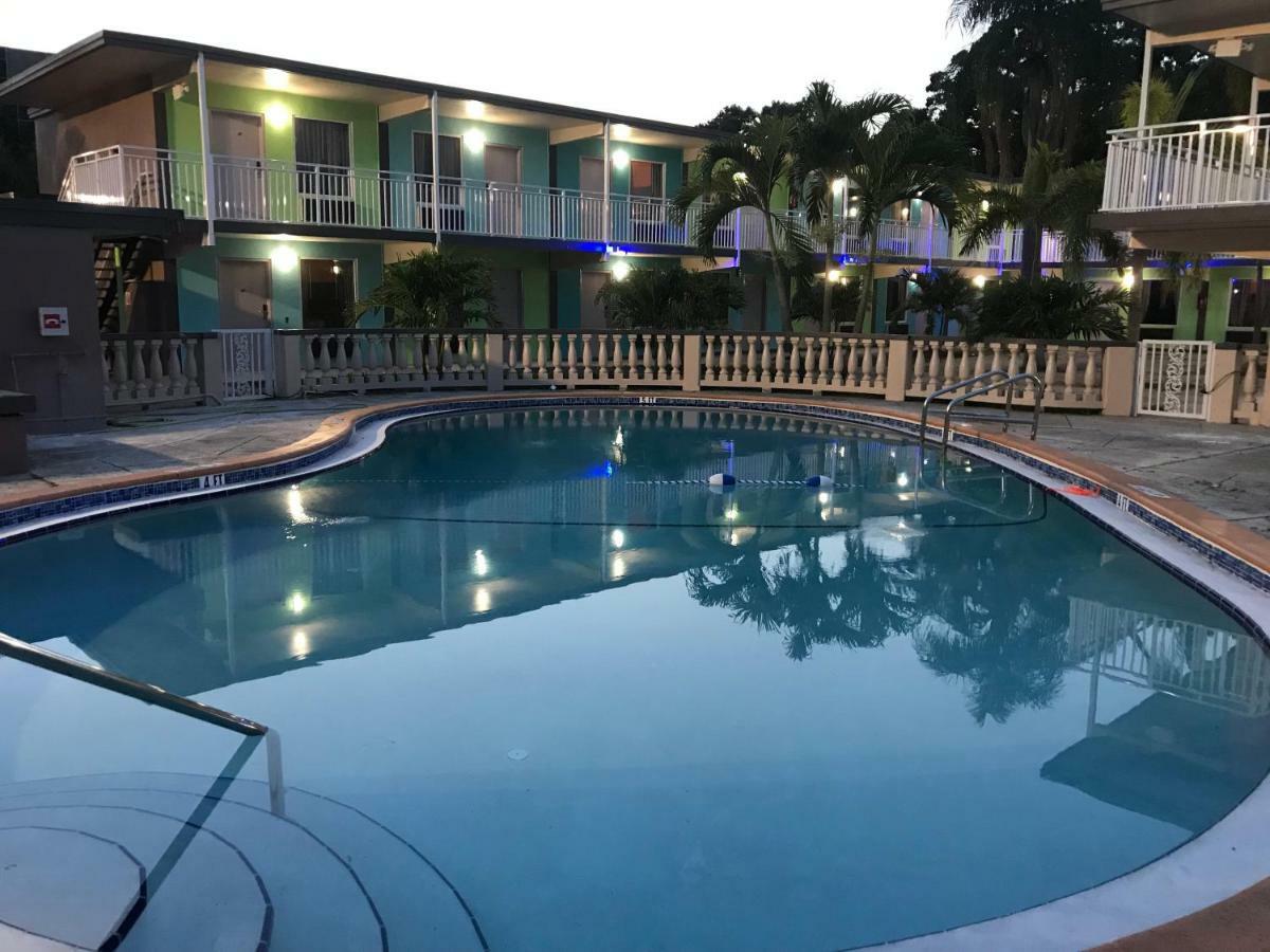 Tropical Inn & Suites, Downtown Clearwater Eksteriør billede